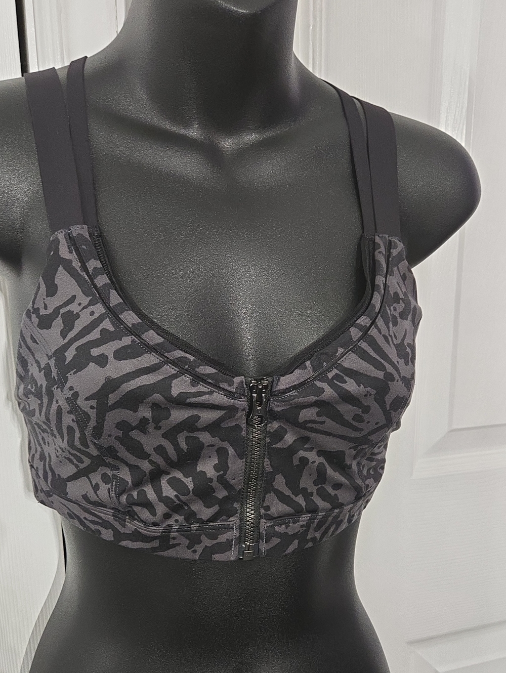 lululemon athletica Front-Zip Animal-Print Sports Bra